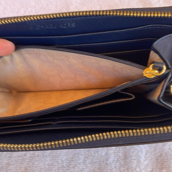 Michael Kors NWOT Jet Set Travel Large blue Leather Continental Wallet/Wristlett - Picture 6 of 10